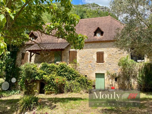 Jolie Maison En Pierre Avec Vue Sur Le Village De Saint Cirq. 90m² Tour de Faure