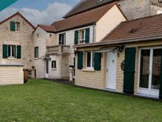 Jolie maison en pierre de taille