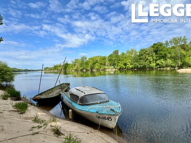Jolie maison en pierre de 110 m² en bord de Loire avec accès privé au fleuve et amarrage