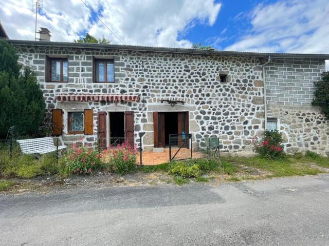 Jolie maison en pierres à rénover