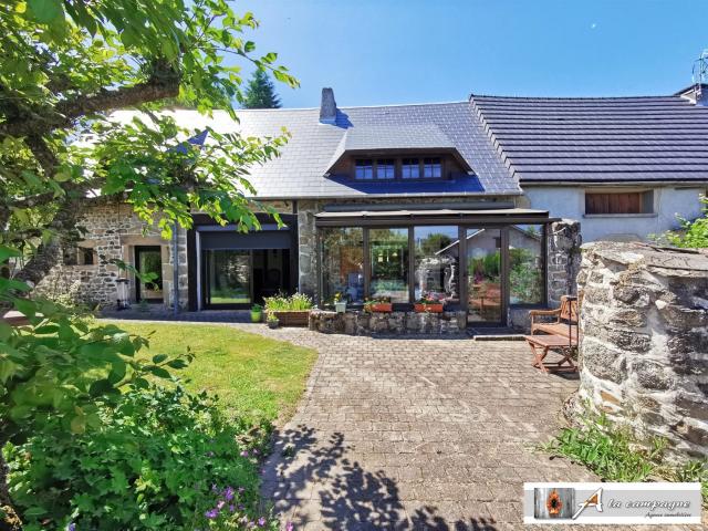 Jolie maison en pierres avec dépendances et terrain 144m² Gouttières
