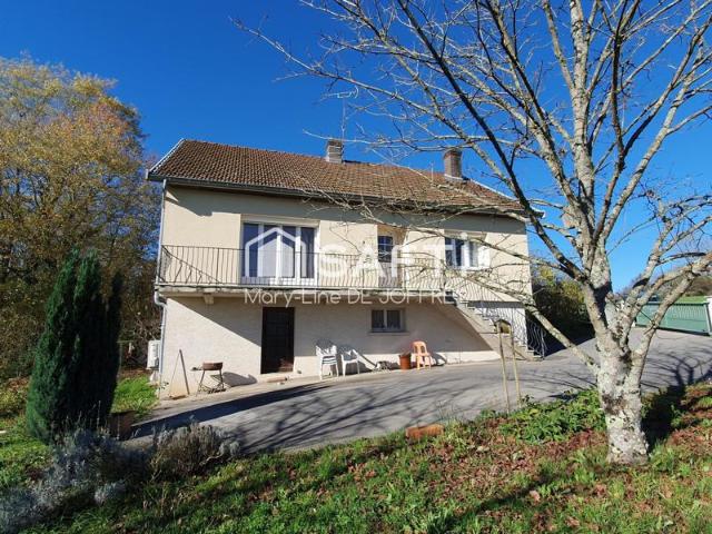 Jolie maison lumineuse sur sous sol
