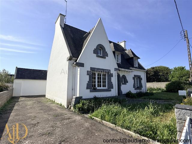 Jolie maison néobretonne idéalement placée au calme à 350m du port d'AUDIERNE et des commerces