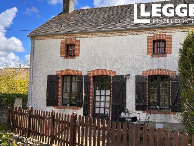 Jolie maison située dans un hameau tranquille, pleine de charme et de caractère, avec en prime une belle pisci