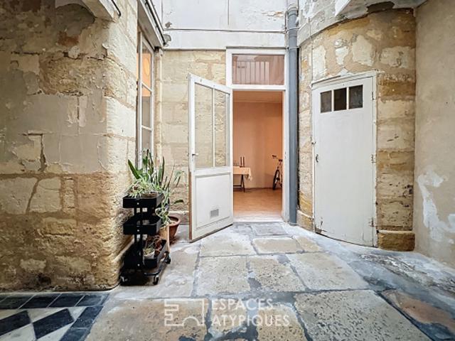 Jolie maison pierre à rénover avec patio en plein coeur de Saint Michel