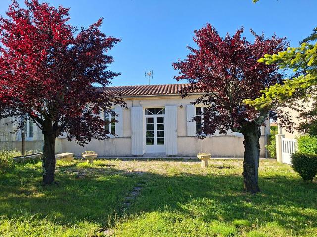 jolie maison pierre typique