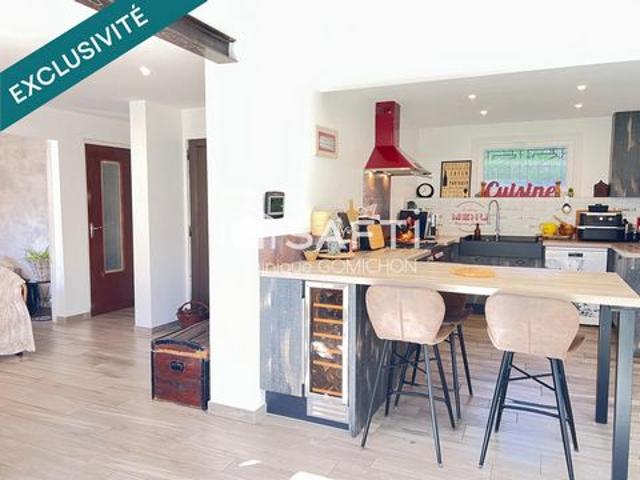 Jolie maison rénovée avec goût, à proximité des commodités