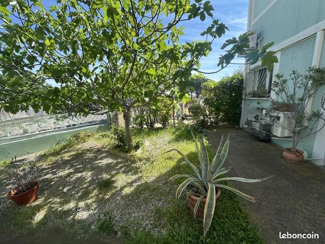 Jolie maison T4 99M2 habitables S/305 M2 de jardin arboré