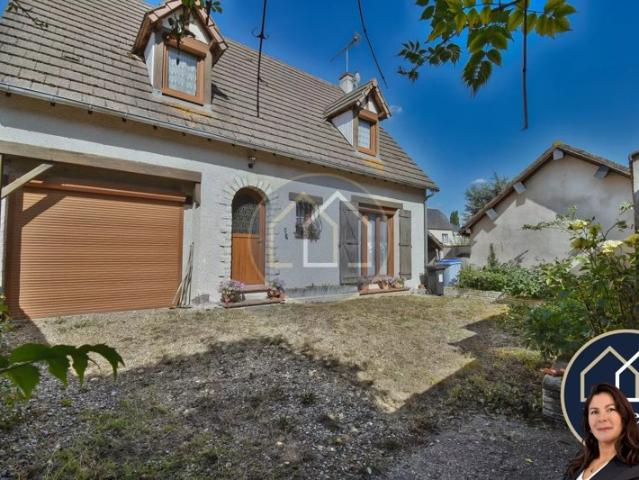 JOLIE MAISON TRADITIONNELLE 110m², 3 CHAMBRES, GARAGE, A PROXIMITÉ IMMEDIATE DES COMMERCES ET ECOLES, GARE DE MAINTENON À 5 MINUTES !