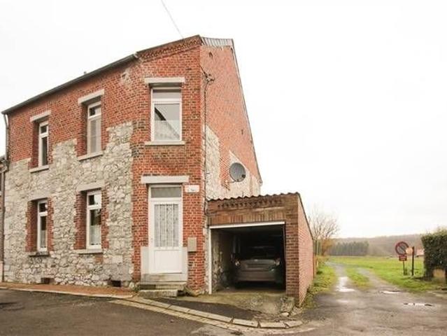 JOLIE MAISON TYPIQUE EN PIERRES AVEC JARDIN ET GARAGE
