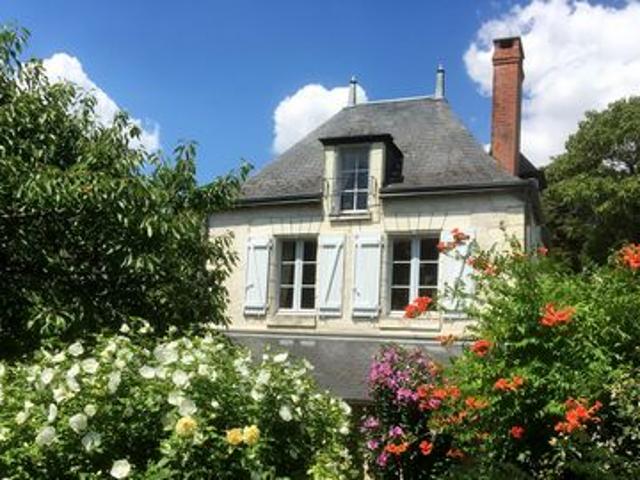 Jolie petite maison de village ds beau jardin, Loches 20 mn
