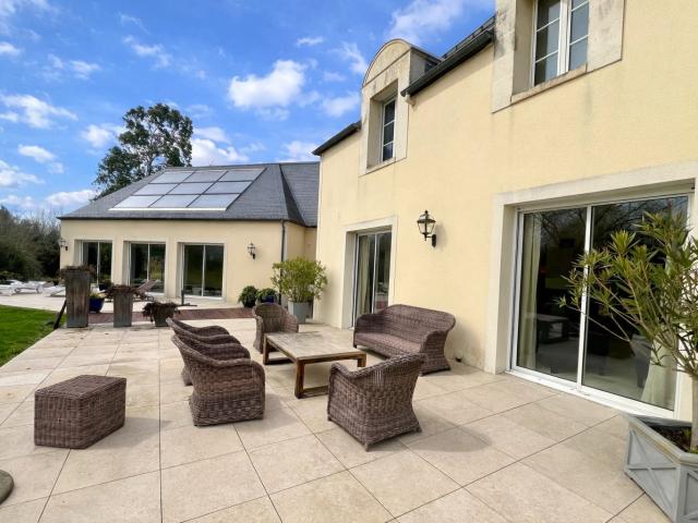 Jolie propriété contemporaine située aux portes de BAYEUX !