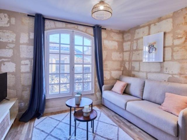 Jolie studio meublé de 18m2 proche Place Fernand Lafargue