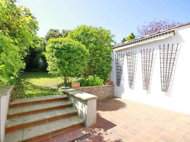 Josaphat: 4 bedroom house with terrace and garden