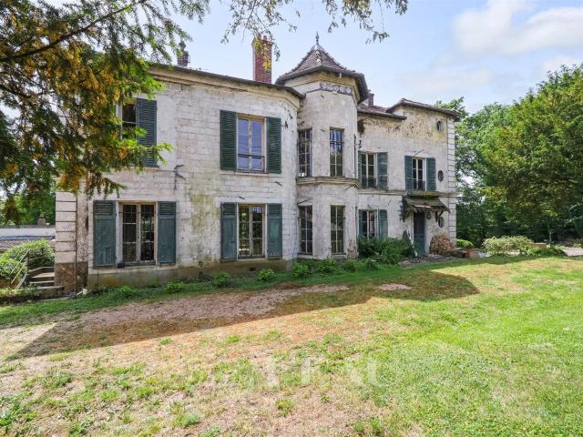 Jouy en Josas Propriété de caractère sur un parc de 8 336. 574m² Jouy en Josas