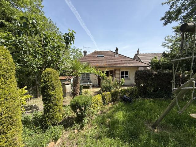 Jouy Le Moutier: maison de 7 pièces à vendre