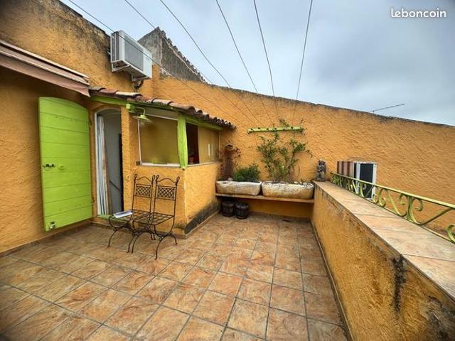Jouques maison de village avec terrasse