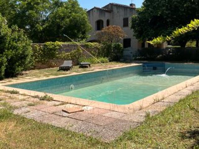 JOUQUES: Villa + annexe 320 m² sur 4 078 m² terrain + piscine