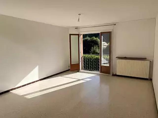 Jouques 13490 Location appartement 2 pièces t2 au dernier étage