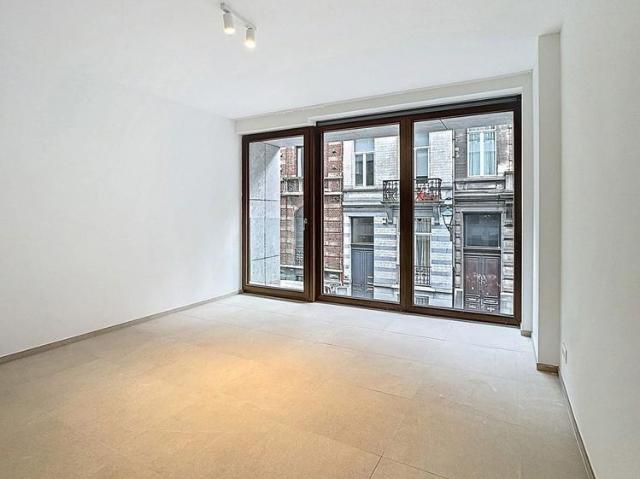 JOURDAN: Beautiful new 2 bedroom flat