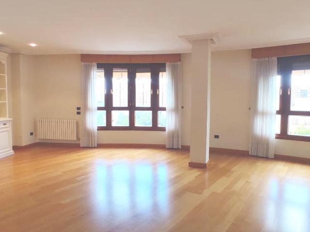 JOYA RESIDENCIAL, lujo y máxima seguridad, 175m2, 4 habitaciones, 3 baños, garaje y trastero