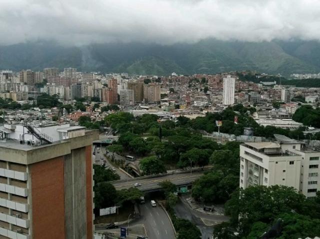 Joyas de Altura: Duplex de 223m² con Vista Panorámica Única y Segurid