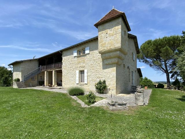 Joyau médiéval avec vues panoramiques proche de Lectoure 365m² Lectoure