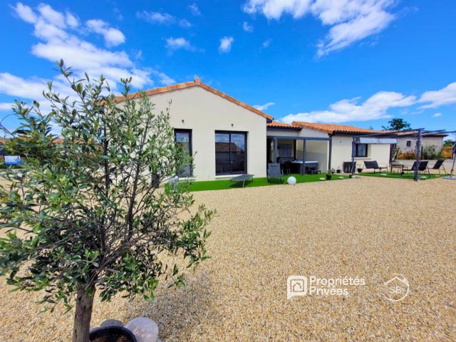 Joyeuse Vente Villa 07