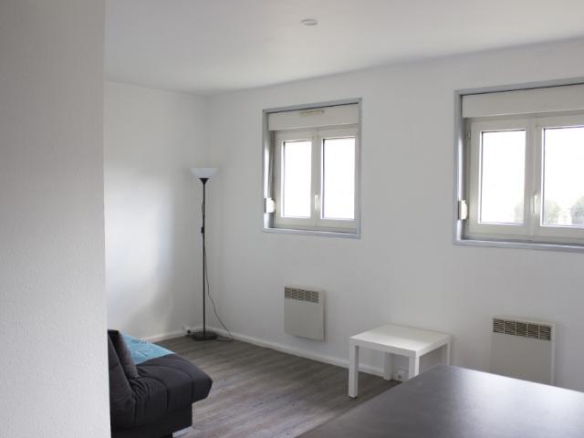 JLM SR123 WAZEMMES Studio meublé entièrement rénové