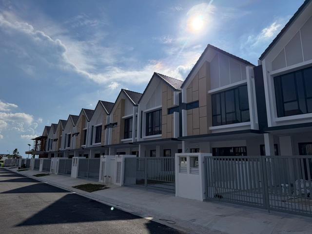 Jln Rebab Desa Tebrau 2Storey Brand New With Aircon Heater Tabletop