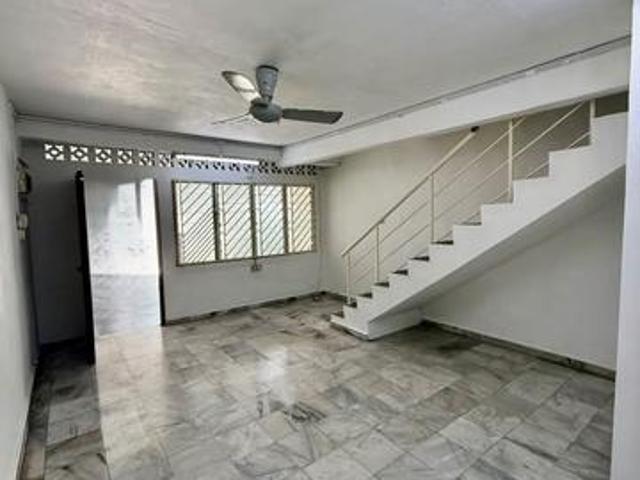 Jln Teratai Johor Jaya 2Storey 4Bedrooms with Aircon Heater Tabletop