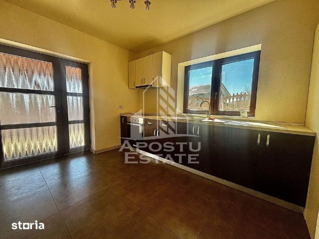 Jumatate de duplex de inchiriat, curte proprie, Ghiroda