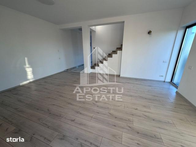 Jumatate de duplex ultrafinisata, dotari premium, zona rezidentiala