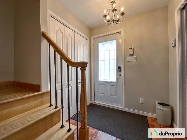 Jumelé à vendre Charlesbourg 4 chambres 2 salles de bain #1105