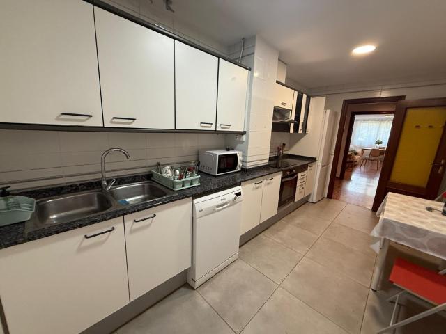 Junto a Blasco Ibáñez/Serreria. Piso 4 habitaciones Alquiler