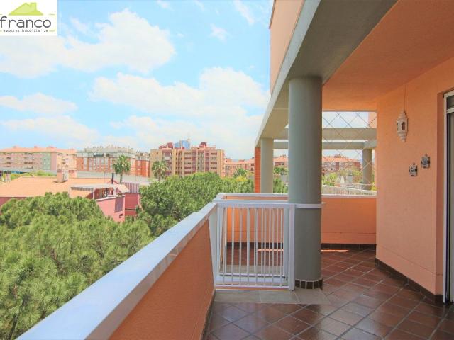 Magnífico piso de 135 m2 con terraza y garaje en La Flota – ¡Disponible a partir del 1 de julio!