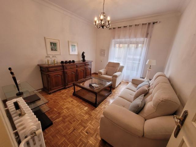 JUNTO AL Pº CARMELITAS, CON 4 DORMITORIOS ¡EN VENTA!