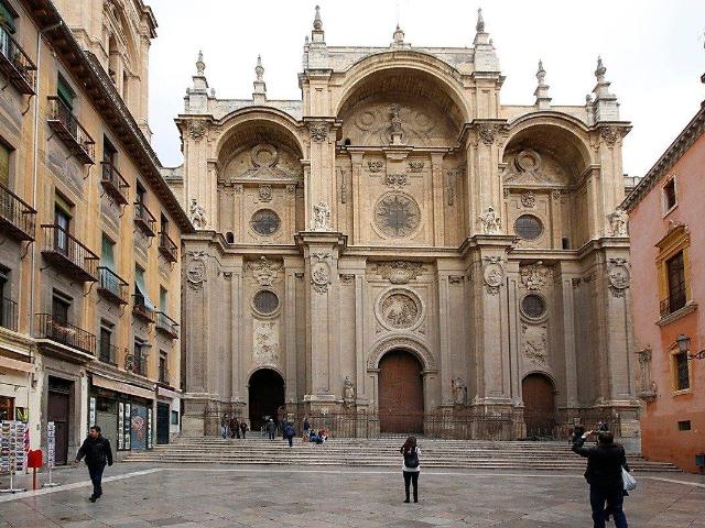 JUNTO CATEDRAL