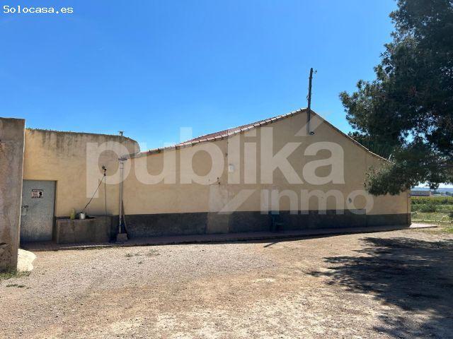 Junto Granja Escuela