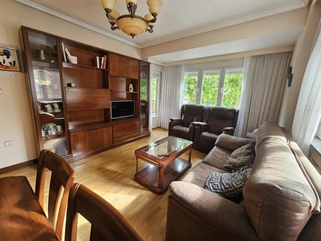 JUNTO PLAZA DE MADRID ZONA SALESAS 4 DORMITORIOS, 2 BAÑOS Y GARAJE
