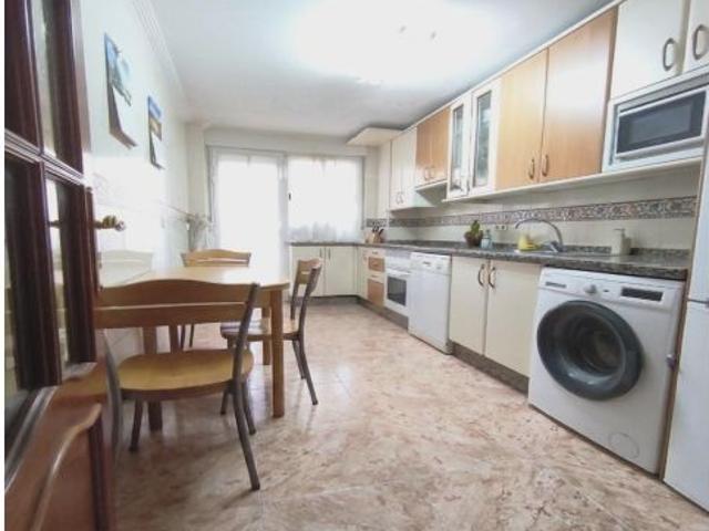 JUNTO PLAZA DE MADRID ZONA SALESAS 4 DORMITORIOS, 2 BAÑOS Y GARAJE