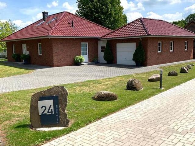 Junger moderner Bungalow KfW 55, Solarthermie, Kamin, Ausbaureserve TOP Lage, sofort Verfügbar