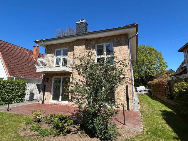 Junges Zweifamilienhaus KfW 55 mit getrennten Wohneinheiten in ruhiger und beliebter Lage von Preetz