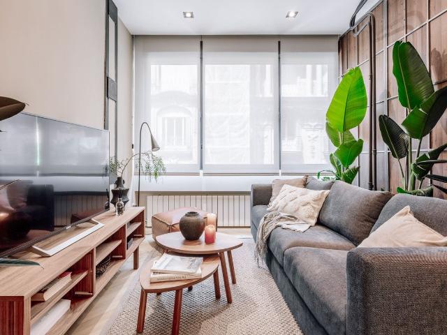 Jungle Inspired 1 Bedroom Apartment in Almagro with Designer Furniture and Workspace, Madrid Amsterdam Apartments for Rent