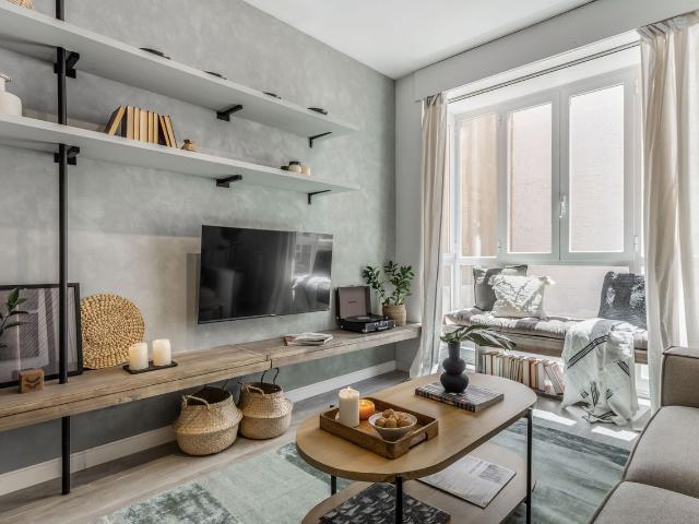 Jungle Themed 2 Bedroom Apartment with Spanish Classics in Rio Rosas, Madrid Amsterdam Apartments for Rent