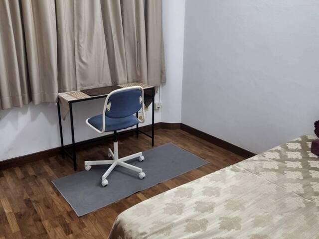 Junior Master room w attached bathroom, short term till Nov ok, Nr Mrt & Vivo
