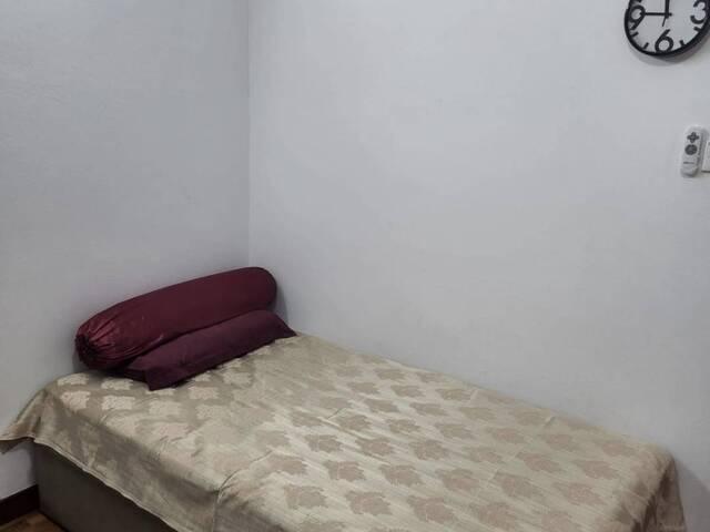 Junior Master room w attached bathroom, short term till Nov ok, Nr Mrt & Vivo