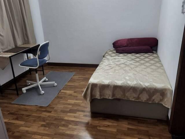Junior Master room w attached bathroom, short term till Nov ok, Nr Mrt & Vivo