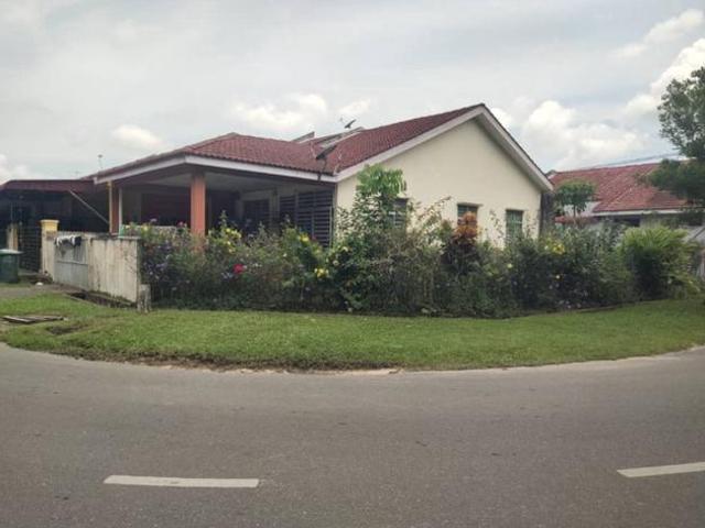 Jual Rumah Teres Corner Lot dengan Tanah Luas
