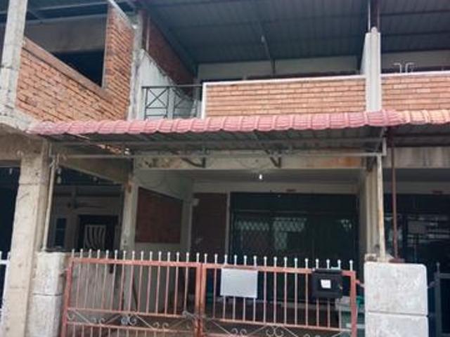 Jualan 3 tingkat Rumah Taman Semarak Bal II